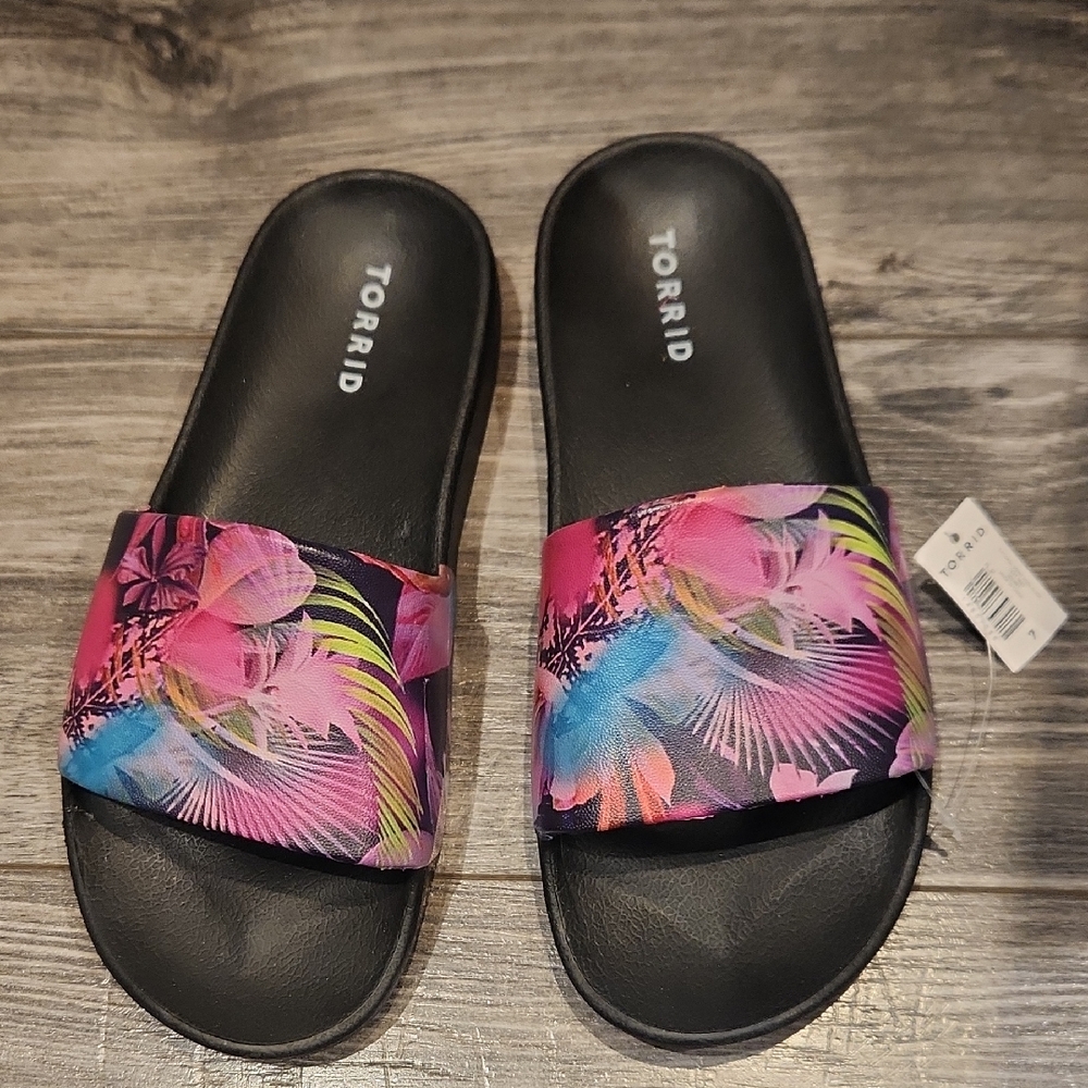 NWT Torrid Vibrant Multicolor Floral Print Pool Slide Sandals Women's Sz 7